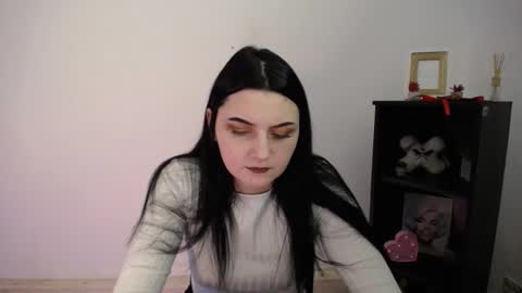 m_i_k_i_ online show from February 6, 12:52 pm