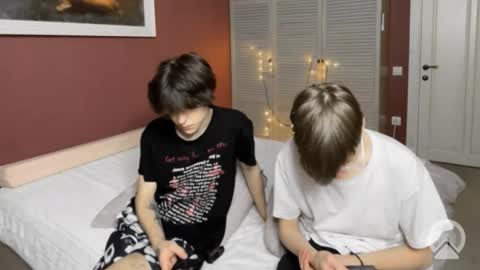 Snapshot of m_s_a_ chatting on October 25, 4:57 pm Michael and Kai online show from October 25, 4:57 pm