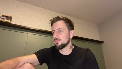 Snapshot of m_stephen chatting on February 19, 4:08 am m_stephen online show from February 19, 4:08 am