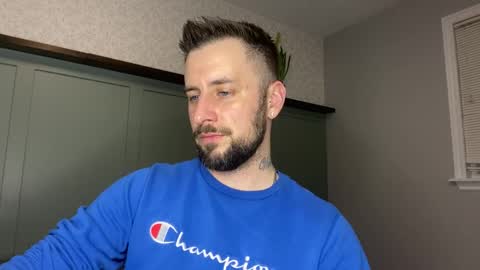 Snapshot of m_stephen chatting on April 1, 3:07 am m_stephen online show from April 1, 3:07 am