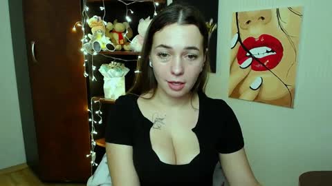 Snapshot of m_vikki chatting on January 25, 11:55 am Vikki online show from January 25, 11:55 am