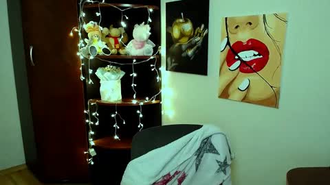 Snapshot of m_vikki chatting on February 4, 11:38 am Vikki online show from February 4, 11:38 am