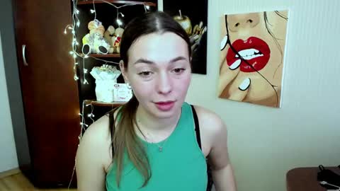 Snapshot of m_vikki chatting on March 8, 1:25 pm Vikki online show from March 8, 1:25 pm