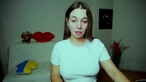 Snapshot of m_vikki chatting on November 12, 2:17 pm Vikki online show from November 12, 2:17 pm