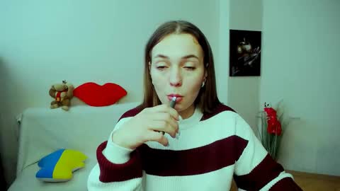 Snapshot of m_vikki chatting on November 14, 11:42 am Vikki online show from November 14, 11:42 am