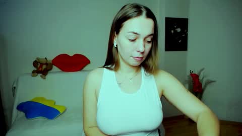 Snapshot of m_vikki chatting on December 14, 12:32 pm Vikki online show from December 14, 12:32 pm