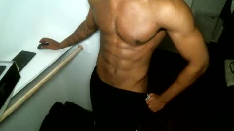 Snapshot of ma2whi chatting on January 8, 1:19 am ma2whi online show from January 8, 1:19 am