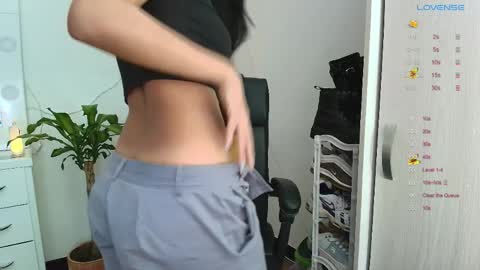 Snapshot of maaddy_ chatting on April 9, 3:28 am maaddy_ online show from April 9, 3:28 am
