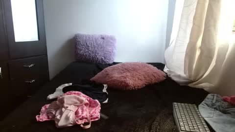 maaddy_thompson online show from December 3, 7:34 pm