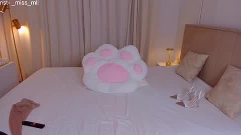 Mary online show from February 14, 10:06 pm