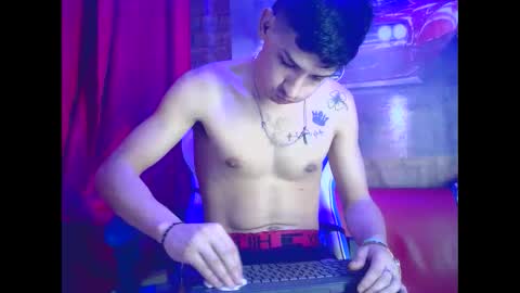 itgram pezlo josue online show from December 4, 2:09 am