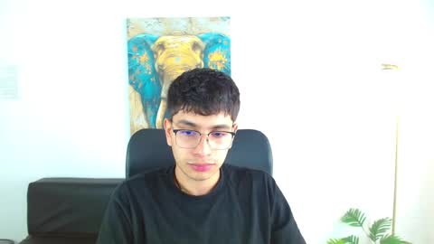 Snapshot of maax_18 chatting on March 13, 1:29 pm Max online show from March 13, 1:29 pm