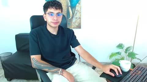 Snapshot of maax_18 chatting on March 14, 1:27 pm Max online show from March 14, 1:27 pm