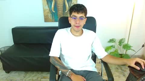 Snapshot of maax_18 chatting on March 17, 1:36 pm Max online show from March 17, 1:36 pm