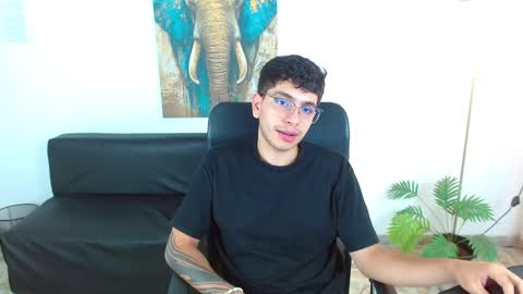 Snapshot of maax_18 chatting on March 18, 1:47 pm Max online show from March 18, 1:47 pm