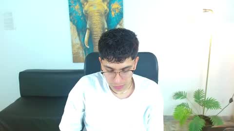 Snapshot of maax_18 chatting on March 20, 1:27 pm Max online show from March 20, 1:27 pm