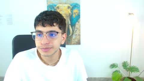 Snapshot of maax_18 chatting on March 27, 2:39 pm Max online show from March 27, 2:39 pm