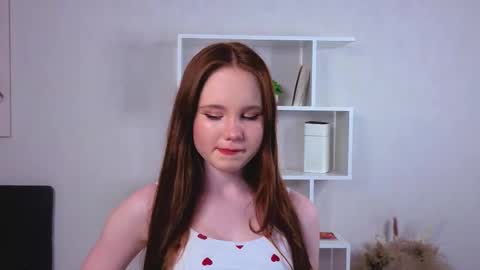 Snapshot of mabellespringer chatting on March 5, 11:39 am Holly online show from March 5, 11:39 am