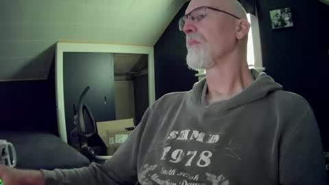 mac8181 online show from April 25, 11:13 am