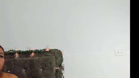 macarenaawills online show from December 3, 7:33 pm