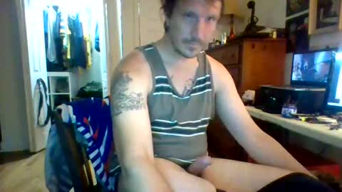 Snapshot of macdaddy9mm chatting on June 30, 7:15 pm macdaddy9mm online show from June 30, 7:15 pm