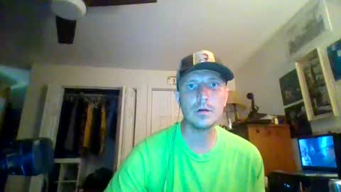 Snapshot of macdaddy9mm chatting on July 2, 3:23 am macdaddy9mm online show from July 2, 3:23 am
