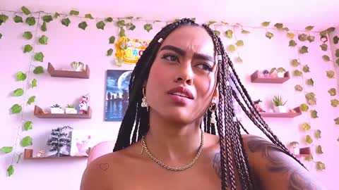 Snapshot of macey_hairy chatting on December 6, 4:28 pm Macey Elliot Modelo Independiente online show from December 6, 4:28 pm