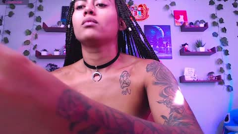Snapshot of macey_hairy chatting on December 18, 2:17 pm Macey Elliot Modelo Independiente online show from December 18, 2:17 pm