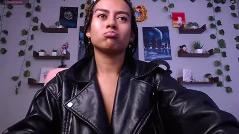 Snapshot of macey_hairy chatting on December 24, 12:55 pm Macey Elliot Modelo Independiente online show from December 24, 12:55 pm