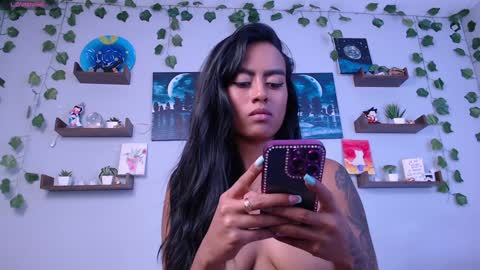 Snapshot of macey_hairy chatting on January 10, 10:57 pm Macey Elliot Modelo Independiente online show from January 10, 10:57 pm