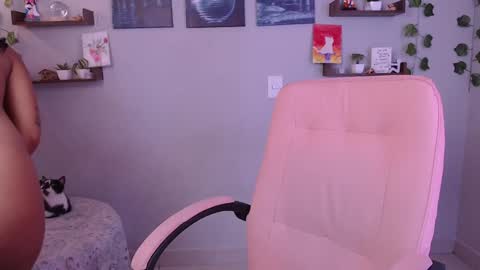 Snapshot of macey_hairy chatting on January 22, 11:56 am Macey Elliot Modelo Independiente online show from January 22, 11:56 am