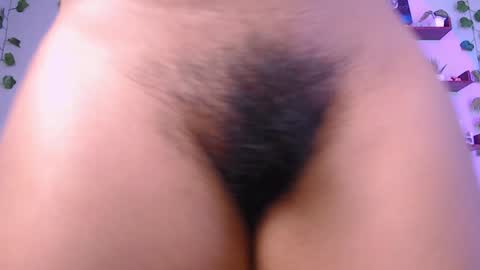 Snapshot of macey_hairy chatting on February 7, 12:42 am Macey Elliot Modelo Independiente online show from February 7, 12:42 am