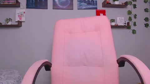 Snapshot of macey_hairy chatting on February 12, 12:01 pm Macey Elliot Modelo Independiente online show from February 12, 12:01 pm