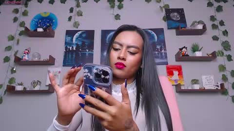 Snapshot of macey_hairy chatting on February 12, 3:05 pm Macey Elliot Modelo Independiente online show from February 12, 3:05 pm