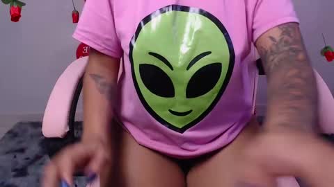 Snapshot of macey_hairy chatting on February 16, 12:32 pm Macey Elliot Modelo Independiente online show from February 16, 12:32 pm