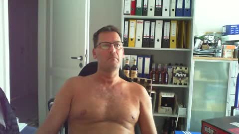 macfly67 online show from June 17, 5:32 am