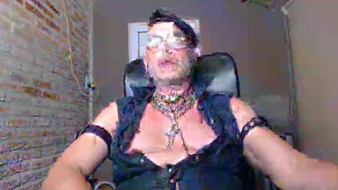 Snapshot of machobuscador chatting on December 20, 1:58 am MACHO BUSCADOR online show from December 20, 1:58 am