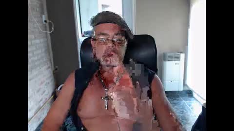 Snapshot of machobuscador chatting on December 21, 6:12 pm MACHO BUSCADOR online show from December 21, 6:12 pm