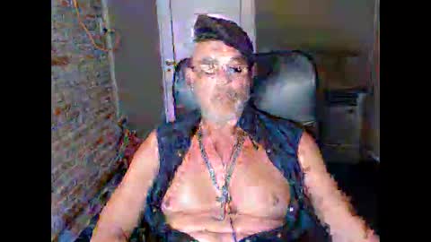Snapshot of machobuscador chatting on December 22, 1:34 am MACHO BUSCADOR online show from December 22, 1:34 am
