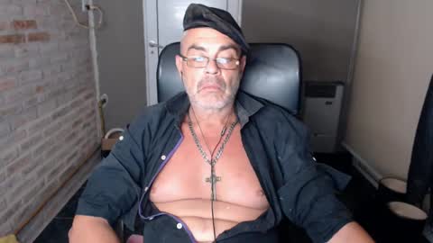 Snapshot of machobuscador chatting on December 22, 4:39 am MACHO BUSCADOR online show from December 22, 4:39 am