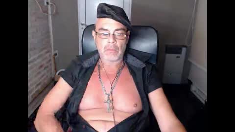 Snapshot of machobuscador chatting on December 25, 6:52 am MACHO BUSCADOR online show from December 25, 6:52 am