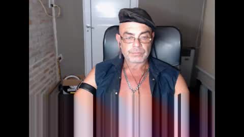 Snapshot of machobuscador chatting on January 28, 3:04 am MACHO BUSCADOR online show from January 28, 3:04 am
