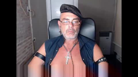 Snapshot of machobuscador chatting on February 3, 3:09 am MACHO BUSCADOR online show from February 3, 3:09 am