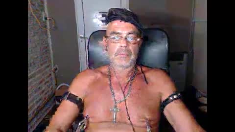 Snapshot of machobuscador chatting on February 7, 4:59 am MACHO BUSCADOR online show from February 7, 4:59 am