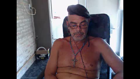 Snapshot of machobuscador chatting on February 7, 5:40 pm MACHO BUSCADOR online show from February 7, 5:40 pm