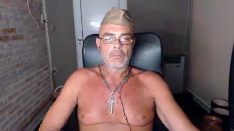 Snapshot of machobuscador chatting on February 8, 4:36 am MACHO BUSCADOR online show from February 8, 4:36 am