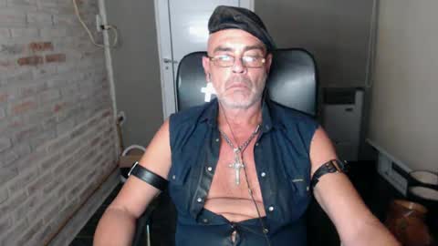 Snapshot of machobuscador chatting on February 13, 3:07 am MACHO BUSCADOR online show from February 13, 3:07 am