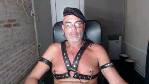 Snapshot of machobuscador chatting on March 1, 2:26 am MACHO BUSCADOR online show from March 1, 2:26 am