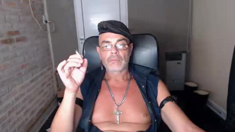Snapshot of machobuscador chatting on March 8, 3:06 am MACHO BUSCADOR online show from March 8, 3:06 am