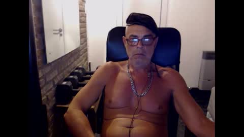Snapshot of machobuscador chatting on October 10, 3:49 am MACHO BUSCADOR online show from October 10, 3:49 am